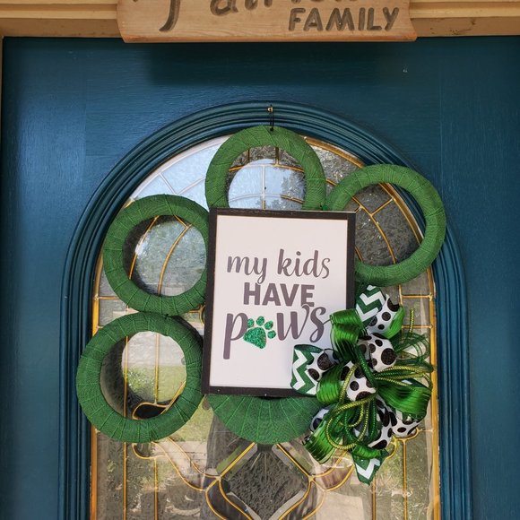 "My Kids Have Paws" Dog Lovers Wreath - Picture 4 of 6
